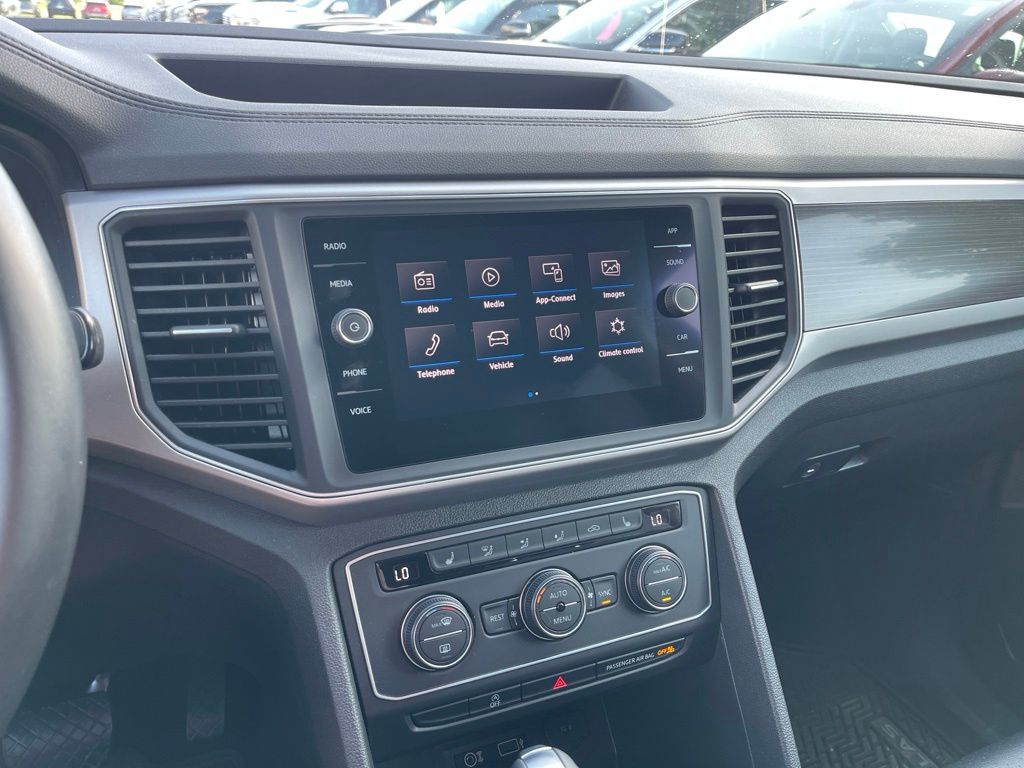 Used 2019 Pacific Blue Metallic Volkswagen 3.6L V6 SE image 5