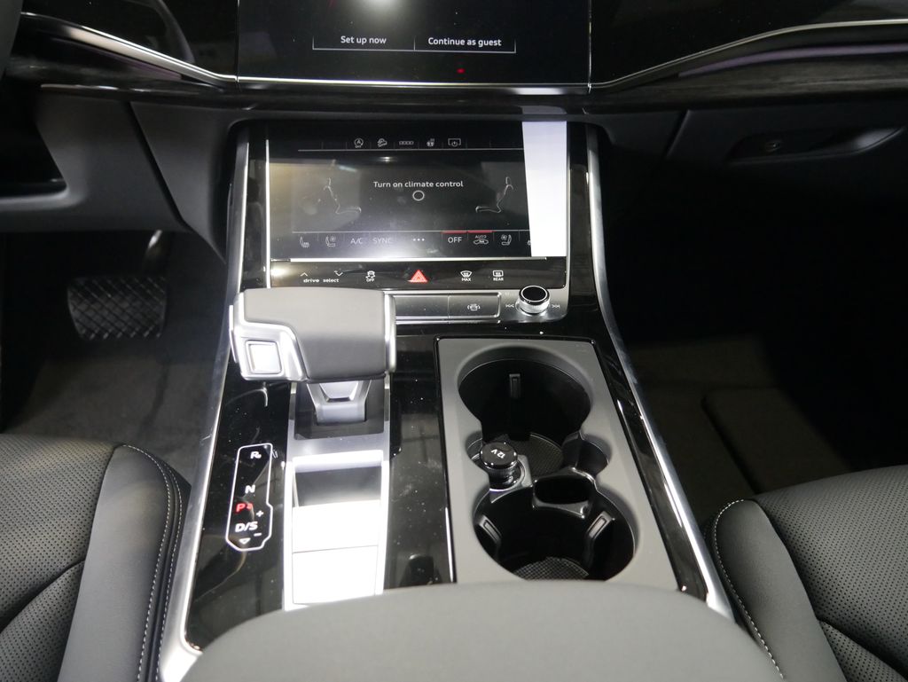 Thumbnail: 2026 Audi Q8 - 27
