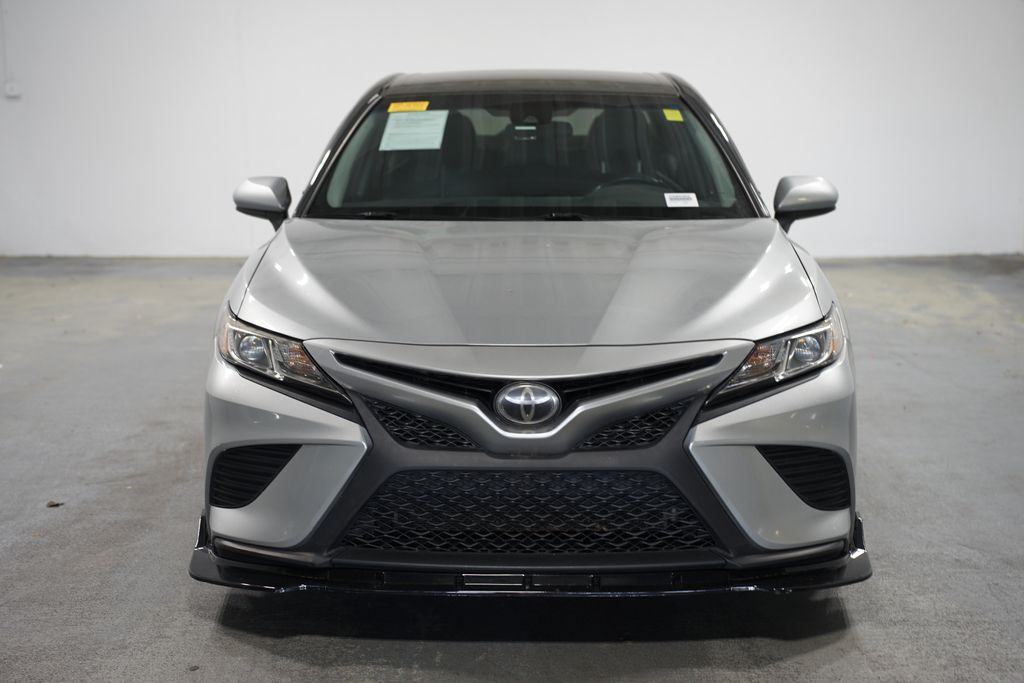 2018 Toyota Camry SE 2