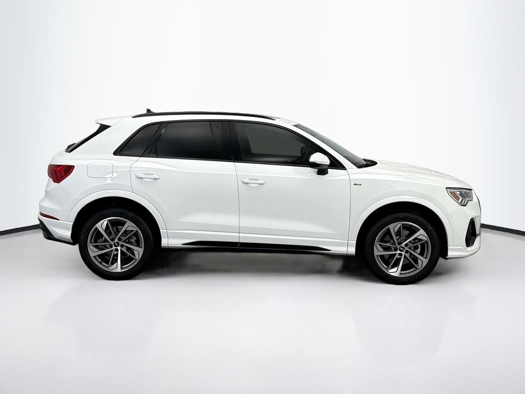 Thumbnail: 2025 Audi Q3 - 4