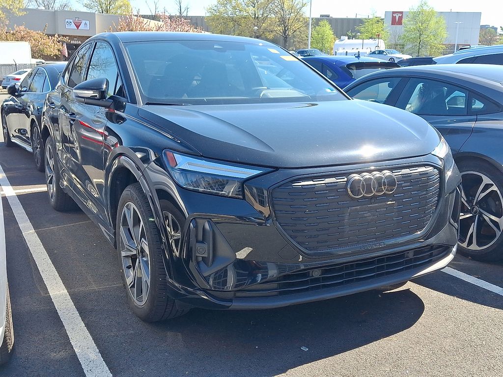 Thumbnail: 2023 Audi Q4 e-tron - 3