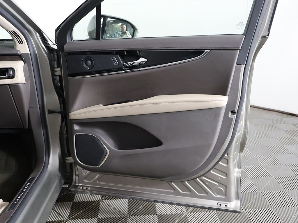 Used 2023 Beige Lincoln Reserve image 25
