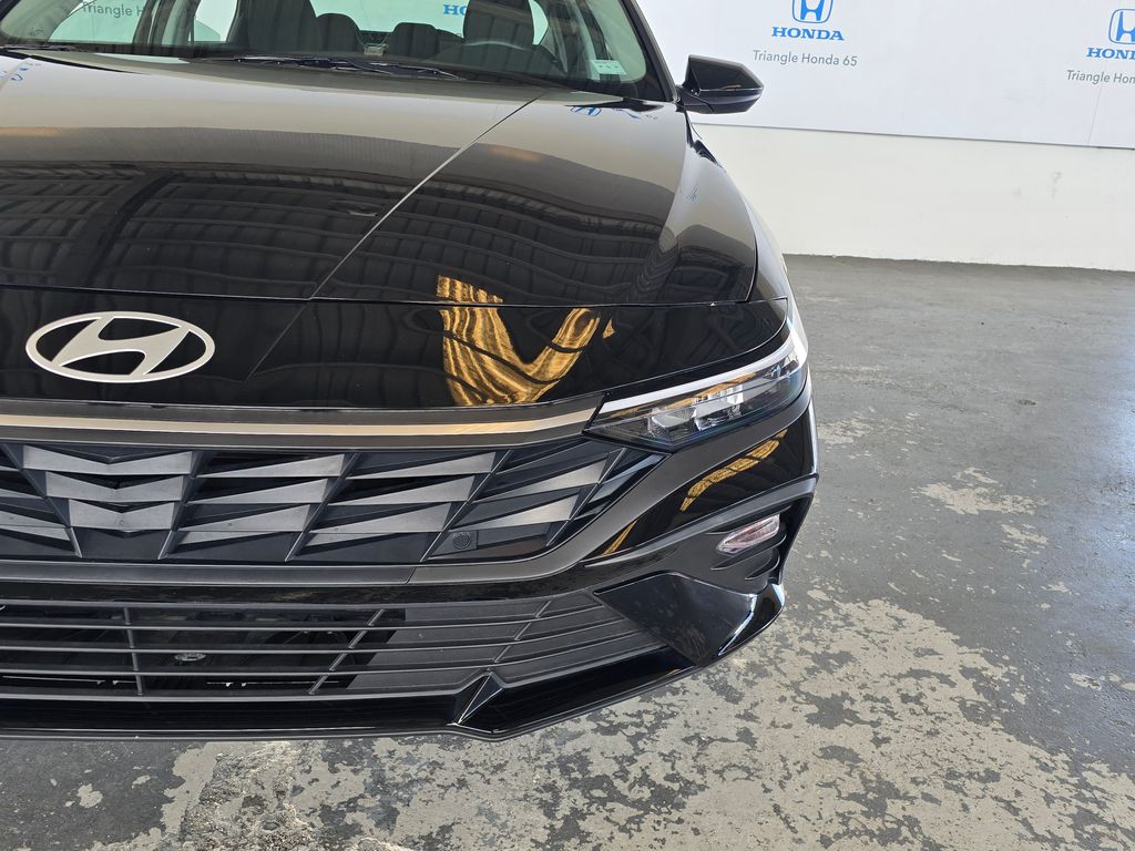 Thumbnail: 2025 Hyundai Elantra - 32