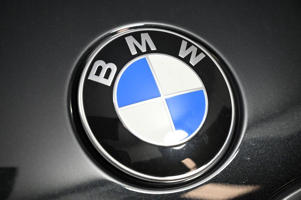 Thumbnail: 2026 BMW X7 - 13