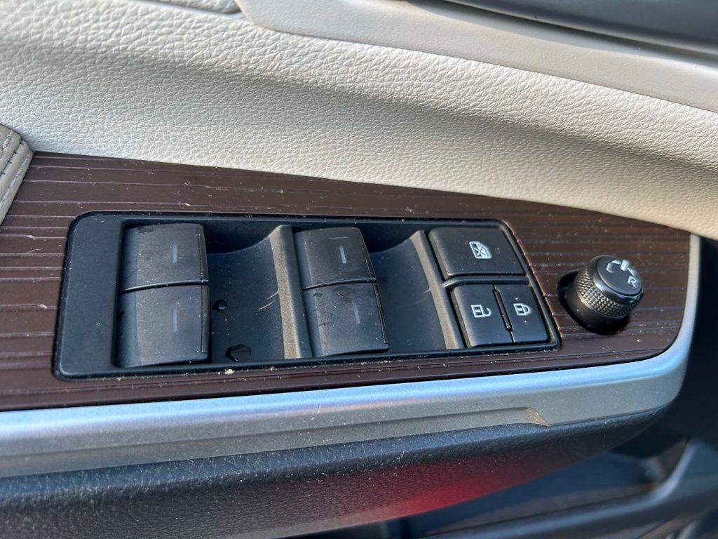 Thumbnail: 2021 Toyota Sienna - 18