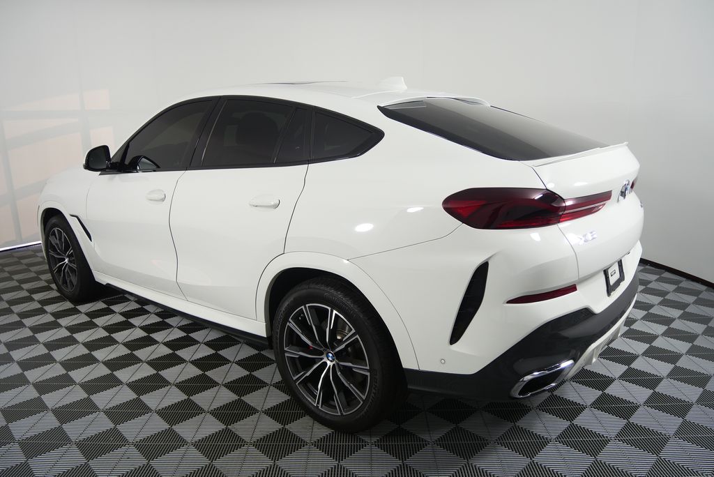 Thumbnail: 2022 BMW X6 - 6