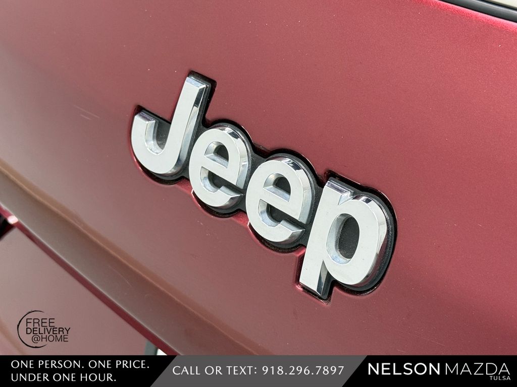 Used 2023 Red Jeep Laredo image 16