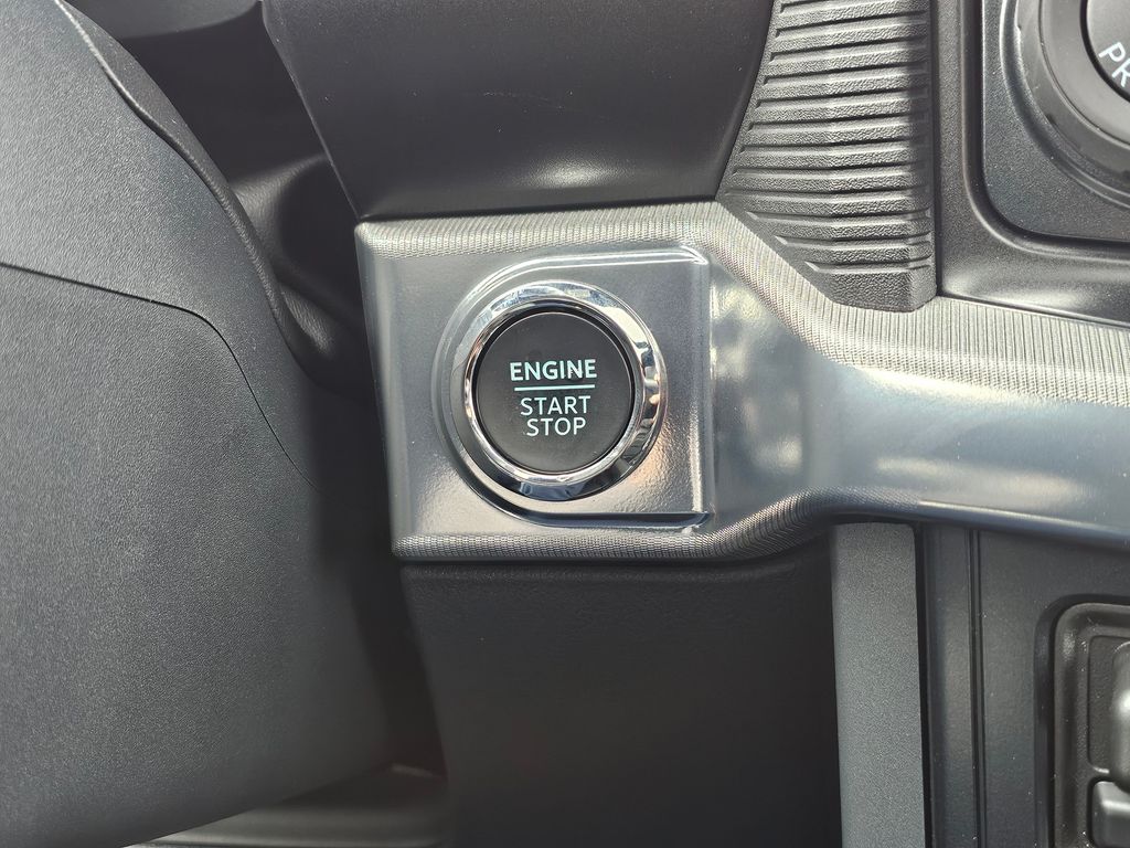 New 2025 White Ford Lariat image 37