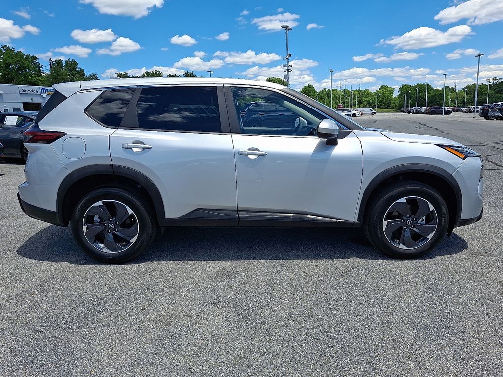 2025 Nissan Rogue — photo 8
