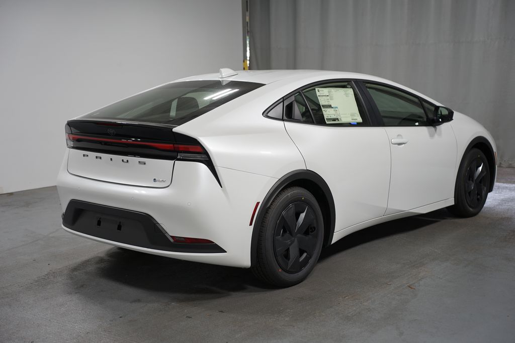 2025 Toyota Prius LE 8