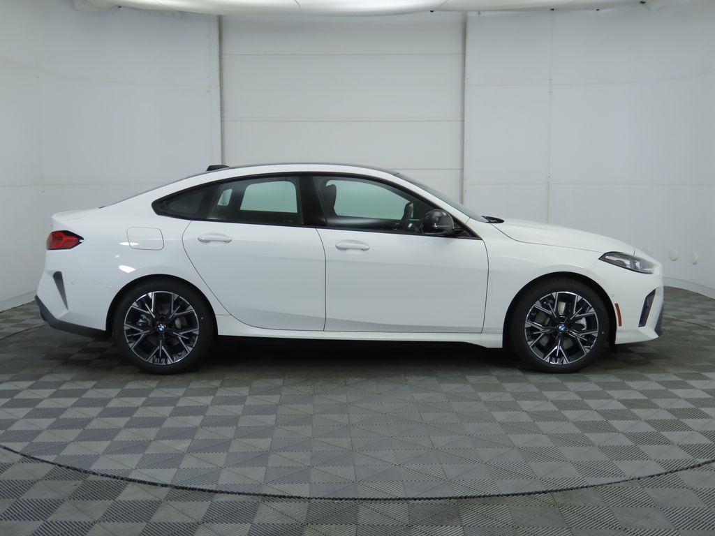 Thumbnail: 2026 BMW 2 Series - 4