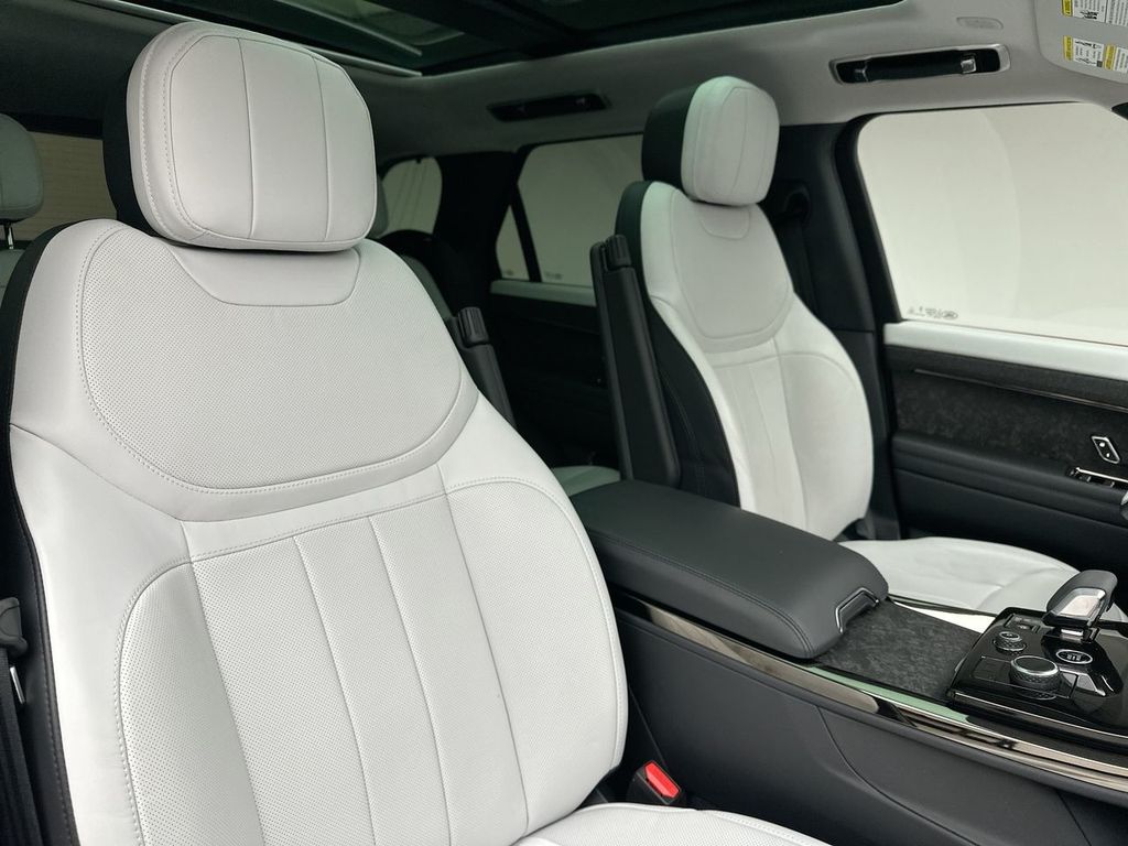 Thumbnail: 2023 Land Rover Range Rover Sport - 14