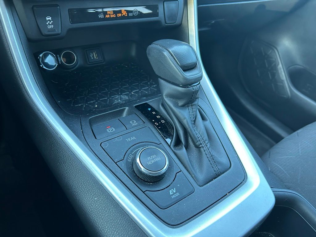 Thumbnail: 2024 Toyota RAV4 - 27