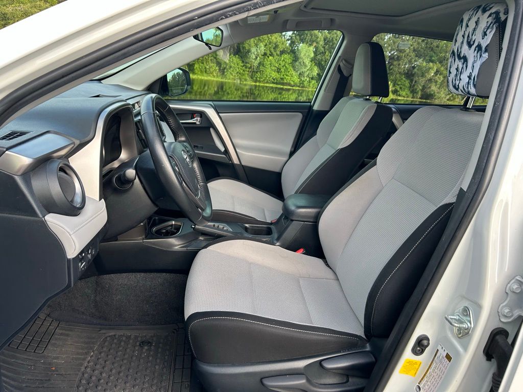 Thumbnail: 2018 Toyota RAV4 - 14