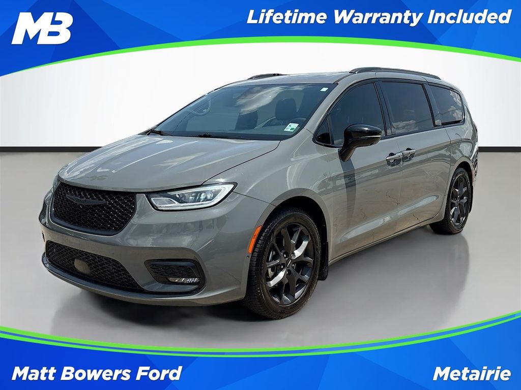2023 Chrysler Pacifica Gris (Ceramic Gray Clearcoat) Minivan Tracción delantera 9 velocidades Automática