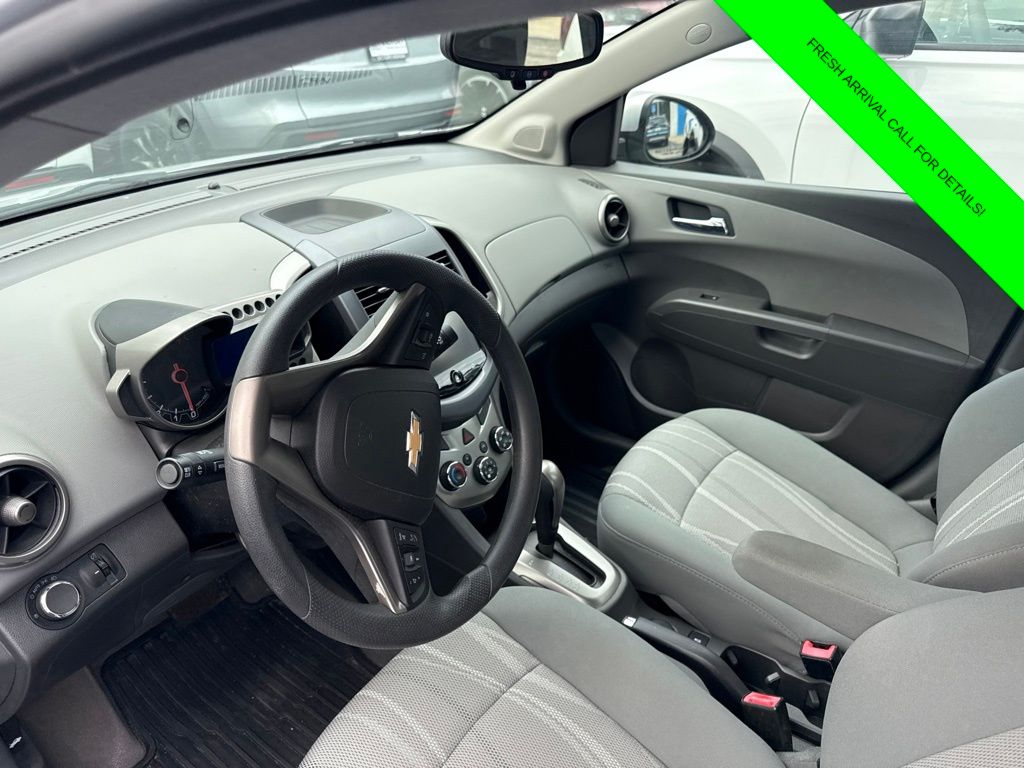 Used 2013 Silver Chevrolet LT image 13