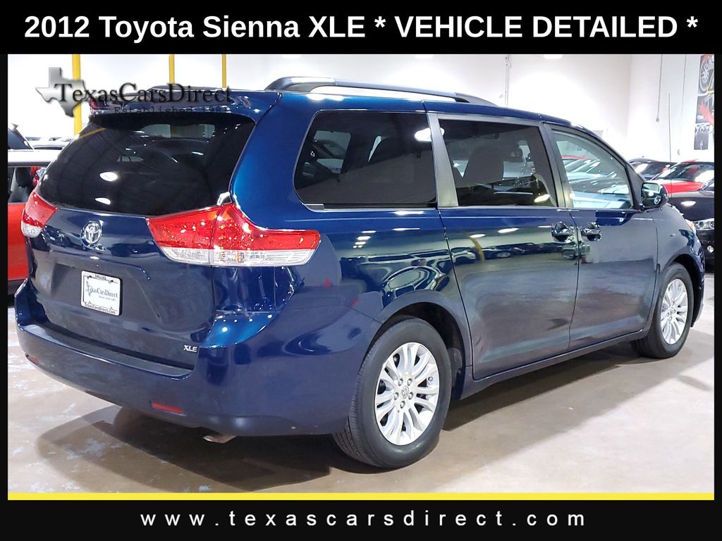 2012 Toyota Sienna XLE 11