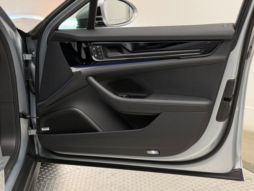 Thumbnail: 2025 Porsche Panamera - 25