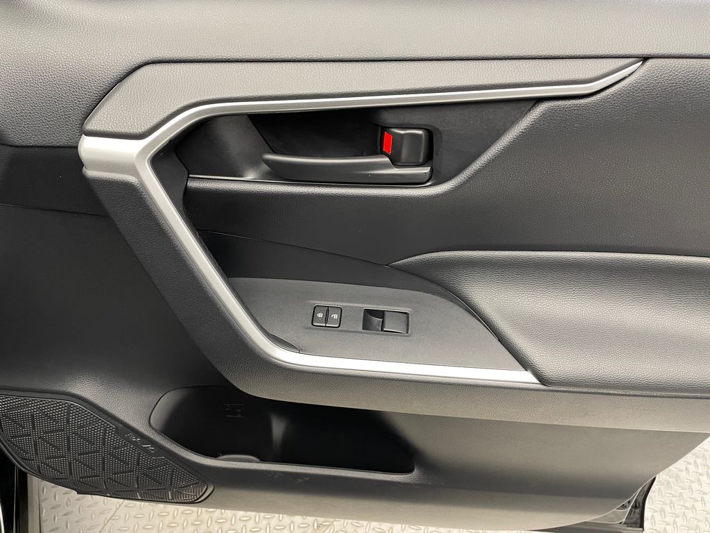 Thumbnail: 2022 Toyota RAV4 - 14