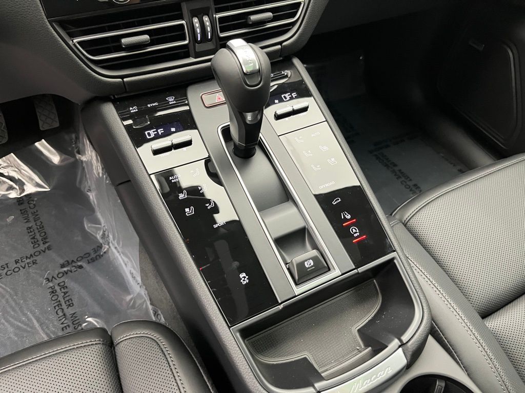 Thumbnail: 2025 Porsche Macan - 15