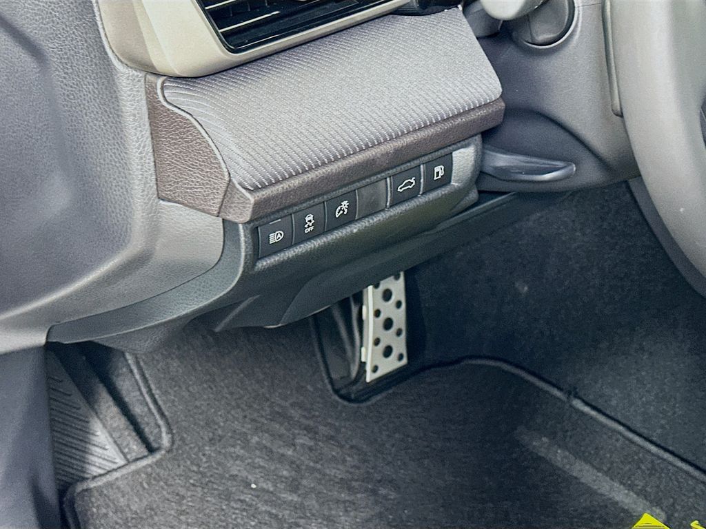 Thumbnail: 2025 Toyota Camry - 10