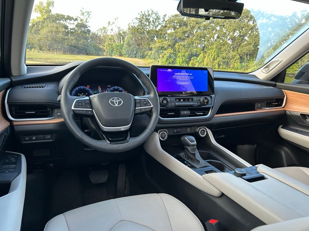 Thumbnail: 2025 Toyota Grand Highlander - 12