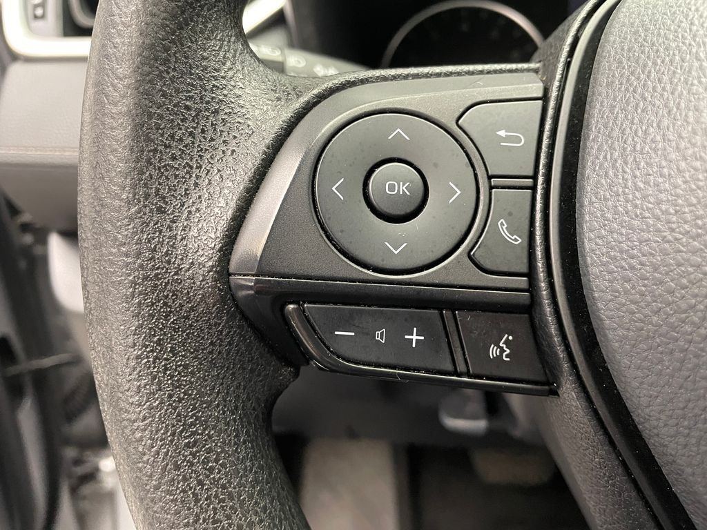 2022 Toyota RAV4 XLE 22