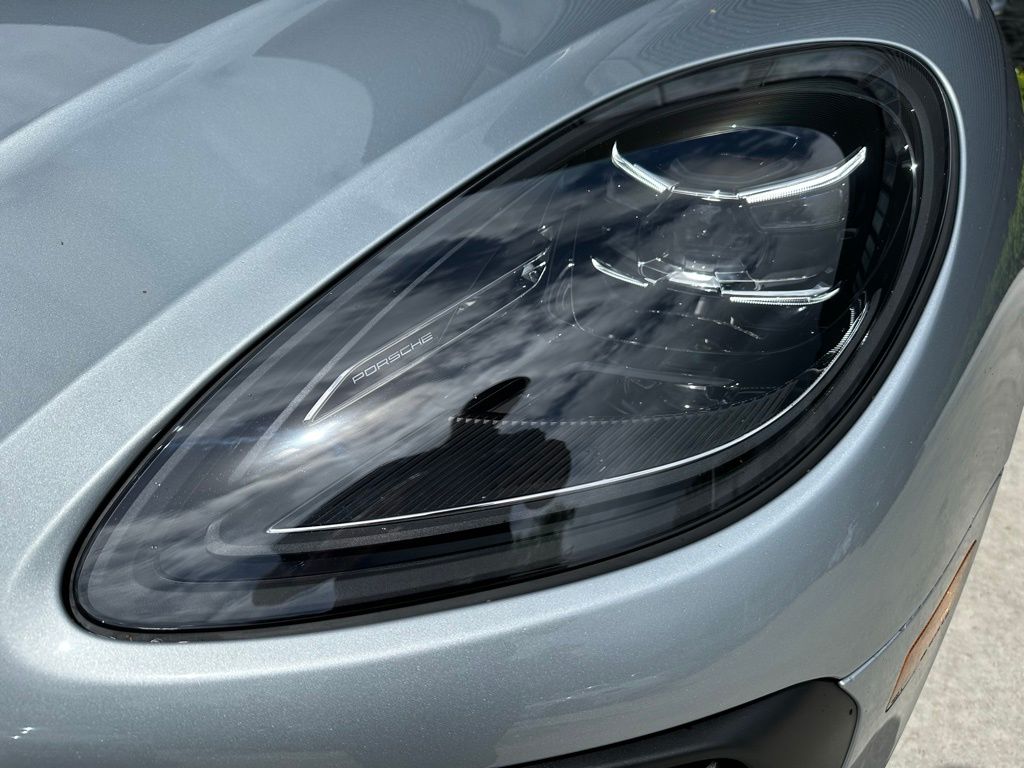 2025 Porsche Macan  13