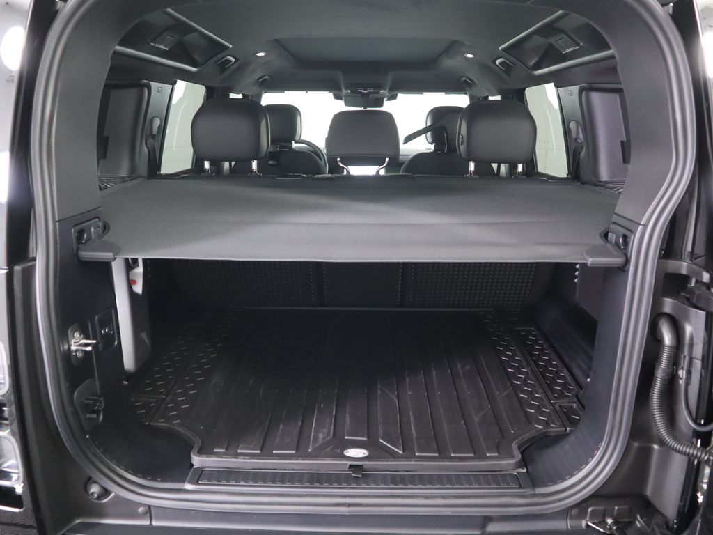 Thumbnail: 2025 Land Rover Defender - 28