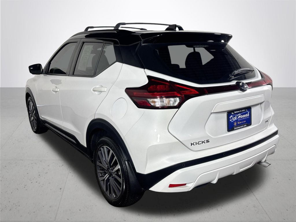 2021 Nissan Kicks SR