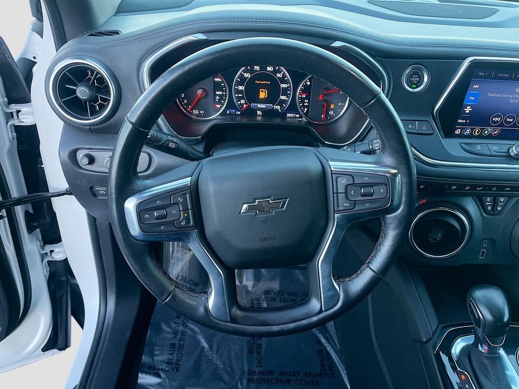 Used 2022 Iridescent Pearl Tricoat Chevrolet Premier image 11