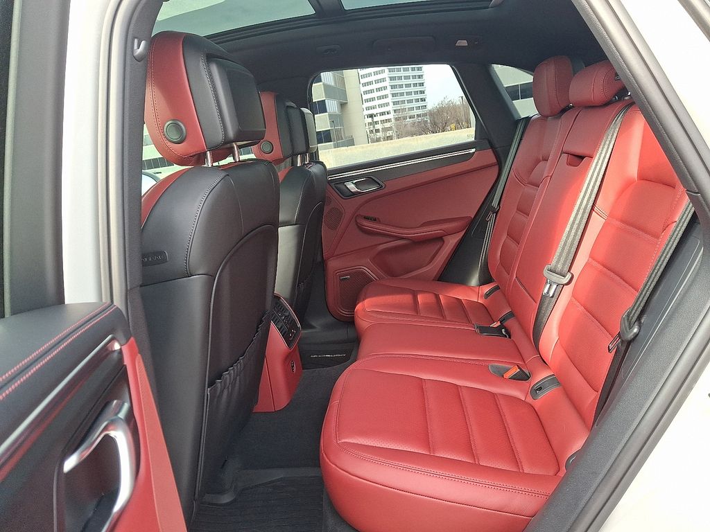 Thumbnail: 2025 Porsche Macan - 12