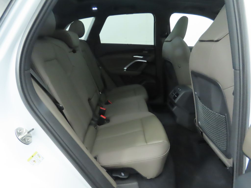 2025 Audi Q5  24