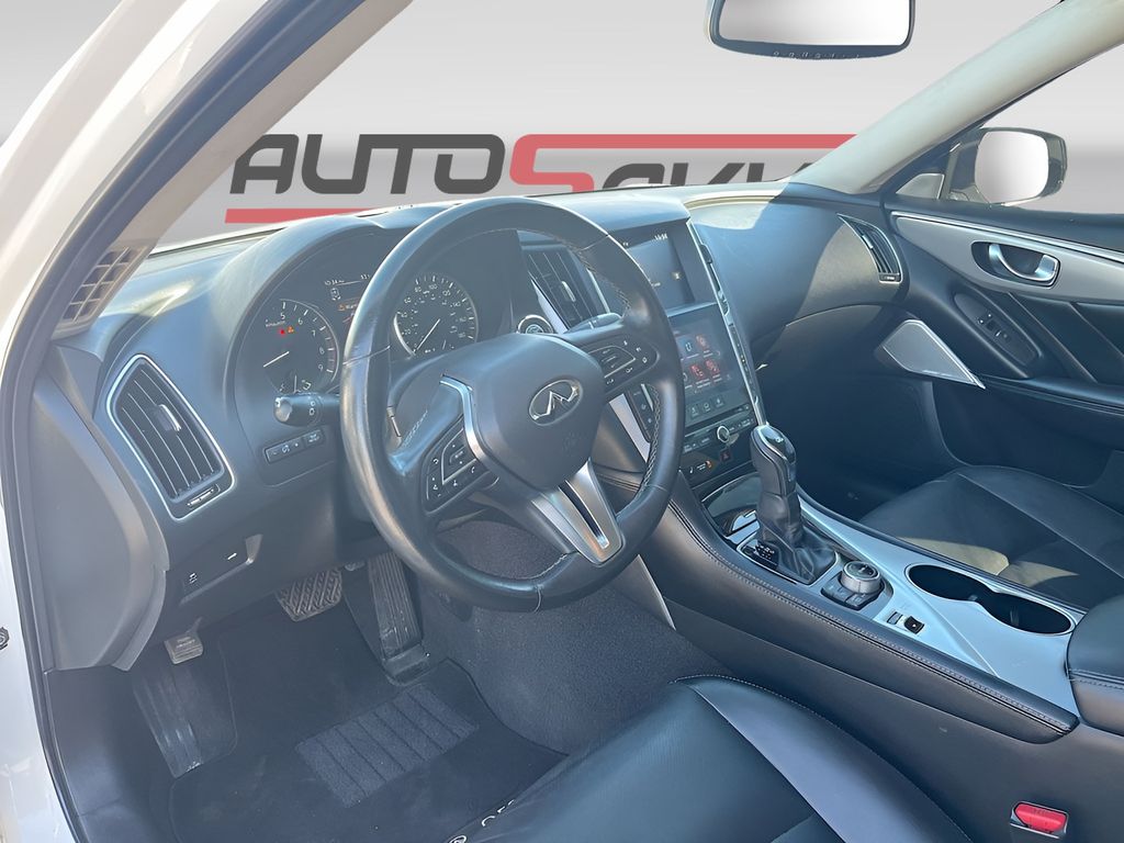 Used 2022 White INFINITI LUXE image 9
