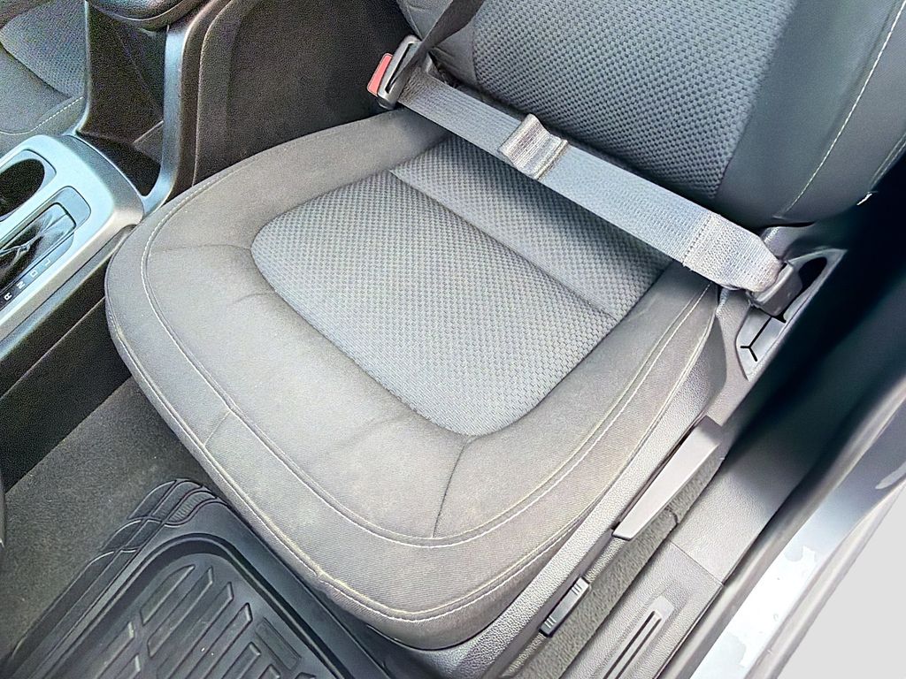 Used 2022 Gray Chevrolet LT image 18
