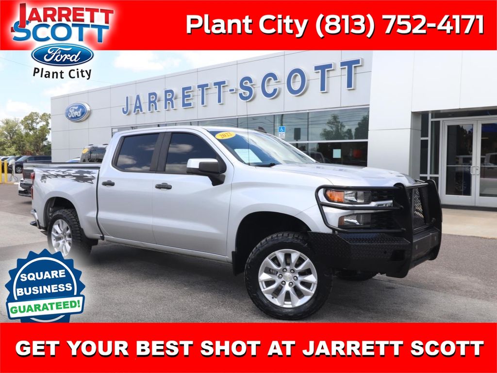 Silver Ice Metallic 2022 Chevrolet Silverado 1500 Custom Crew Cab 4WD Pickup Truck Four-Wheel Drive 8-Speed Automatic