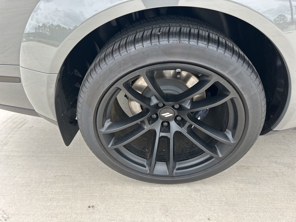2023 Destroyer Gray Clearcoat Dodge Challenger R/T Scat Pack Widebody RWD Coupe