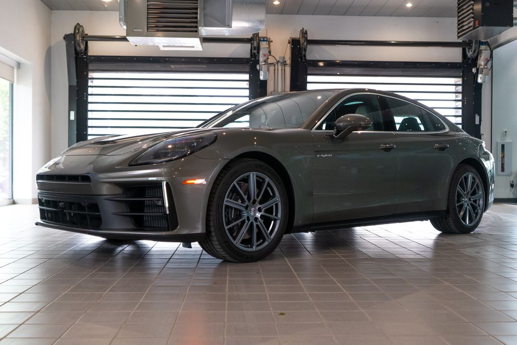 2026 Porsche Panamera E-Hybrid
