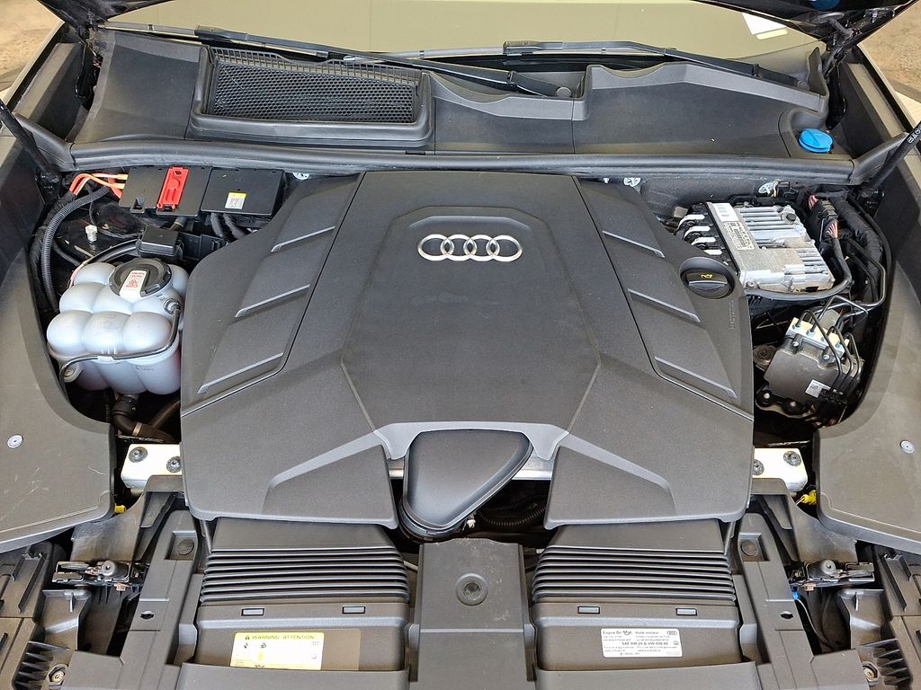 Thumbnail: 2021 Audi Q8 - 28
