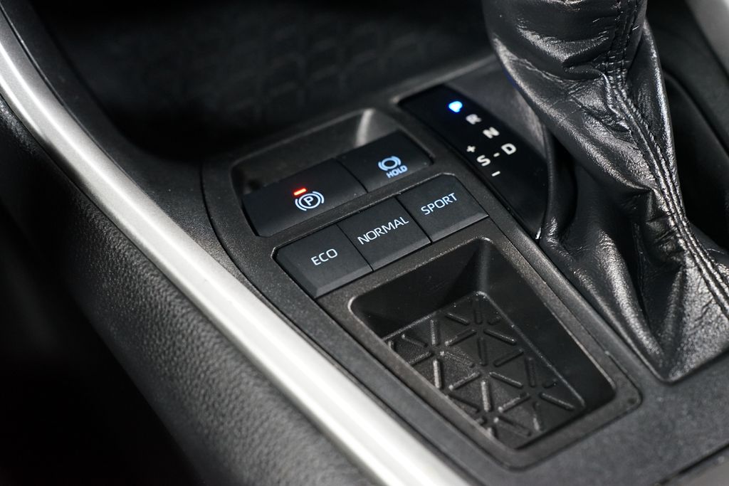 Thumbnail: 2020 Toyota RAV4 - 21