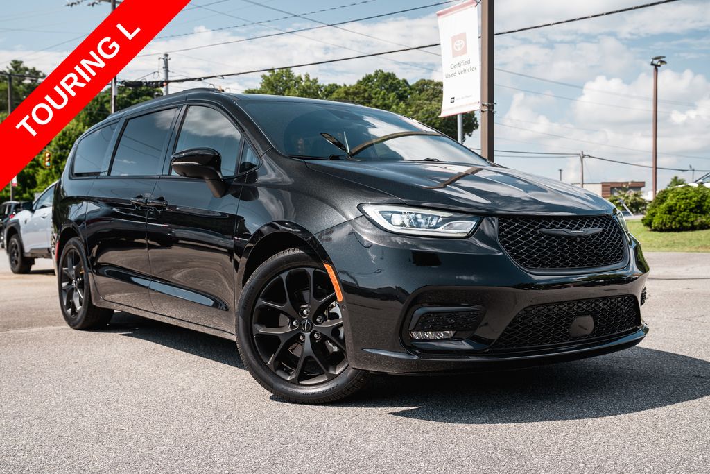 Brilliant Black Crystal Pearlcoat 2023 Chrysler Pacifica Minivan Front-Wheel Drive 9-Speed Automatic