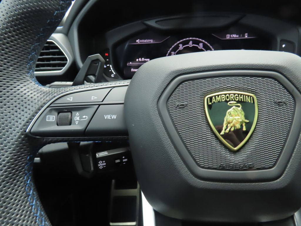 Thumbnail: 2023 Lamborghini Urus - 11