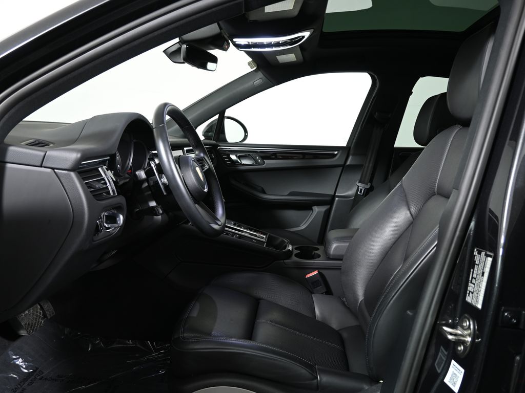 Thumbnail: 2025 Porsche Macan - 5