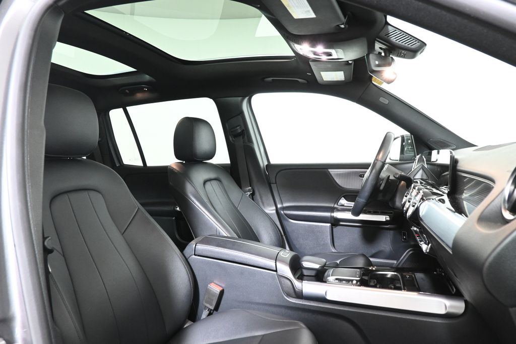 Thumbnail: 2022 Mercedes-Benz GLB - 25