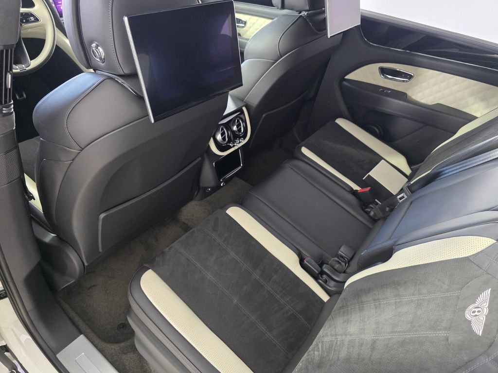 Used 2022 White Bentley  image 15