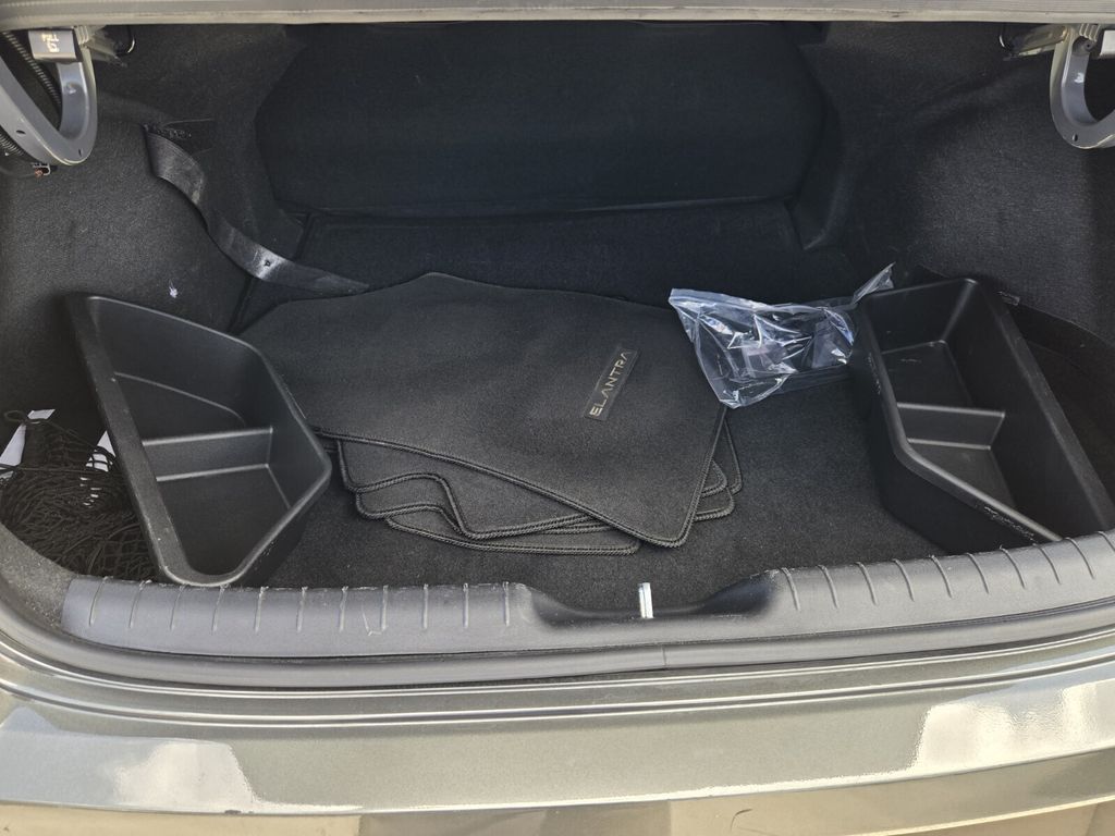 2025 Hyundai Elantra - $17,999