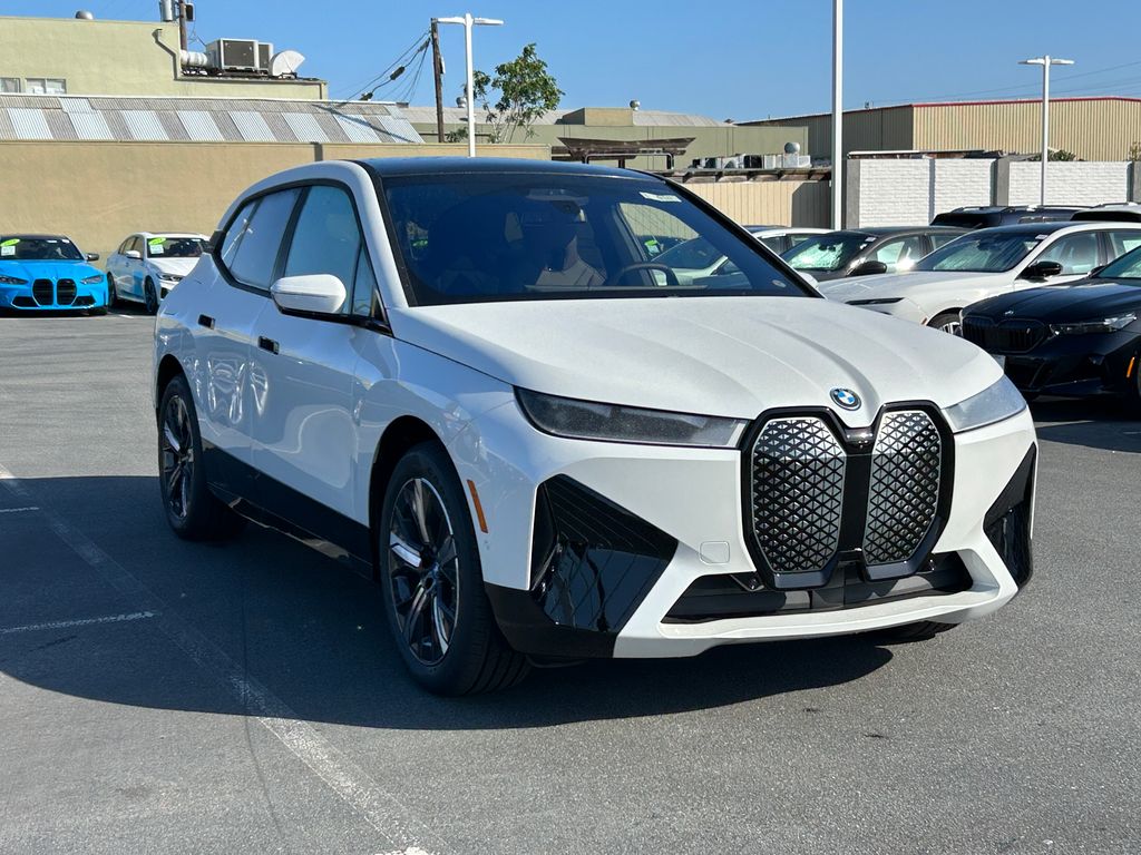 2025 BMW iX xDrive50 7