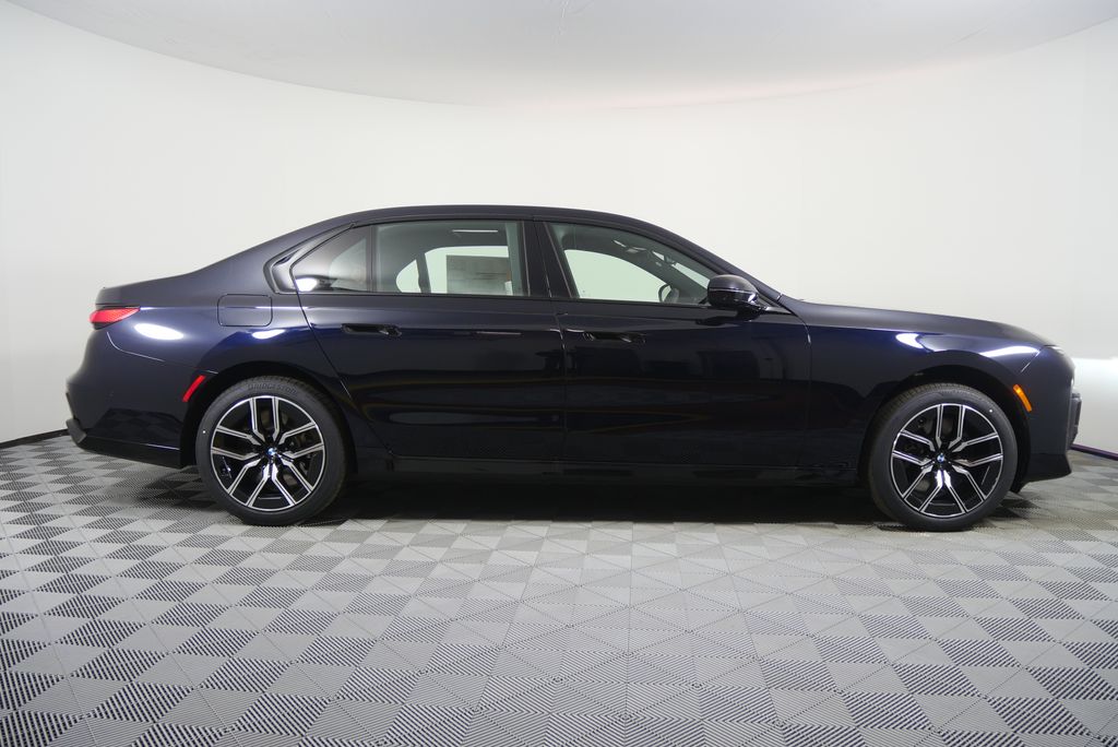 Thumbnail: 2026 BMW 7 Series - 2