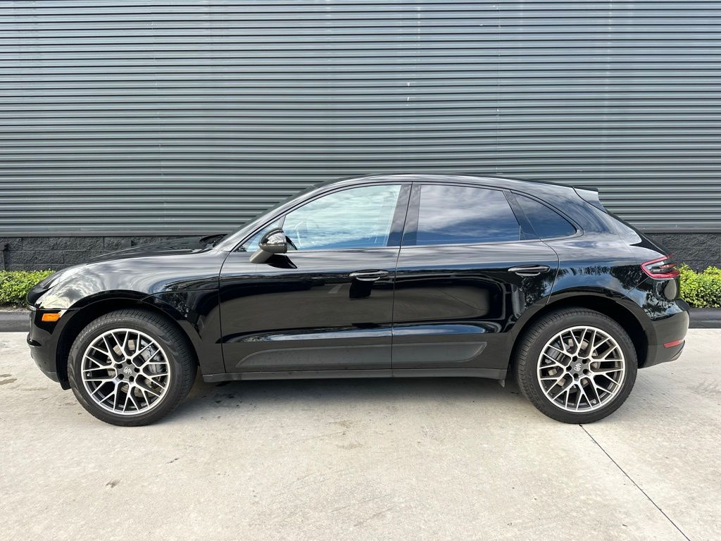 Thumbnail: 2016 Porsche Macan - 2