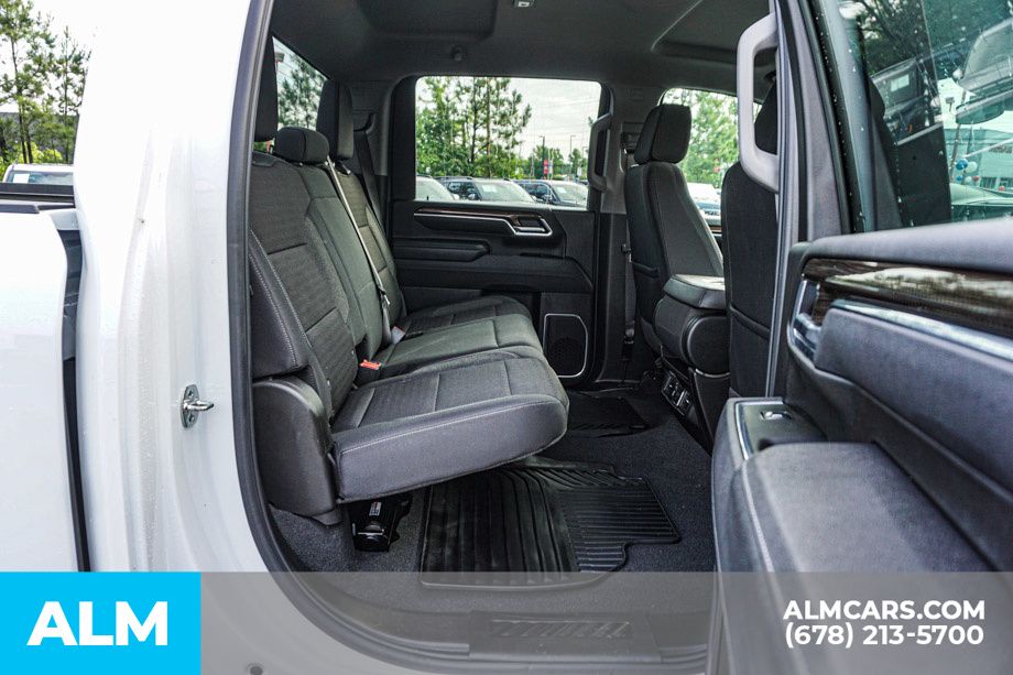 Used 2025 White Chevrolet LT image 22